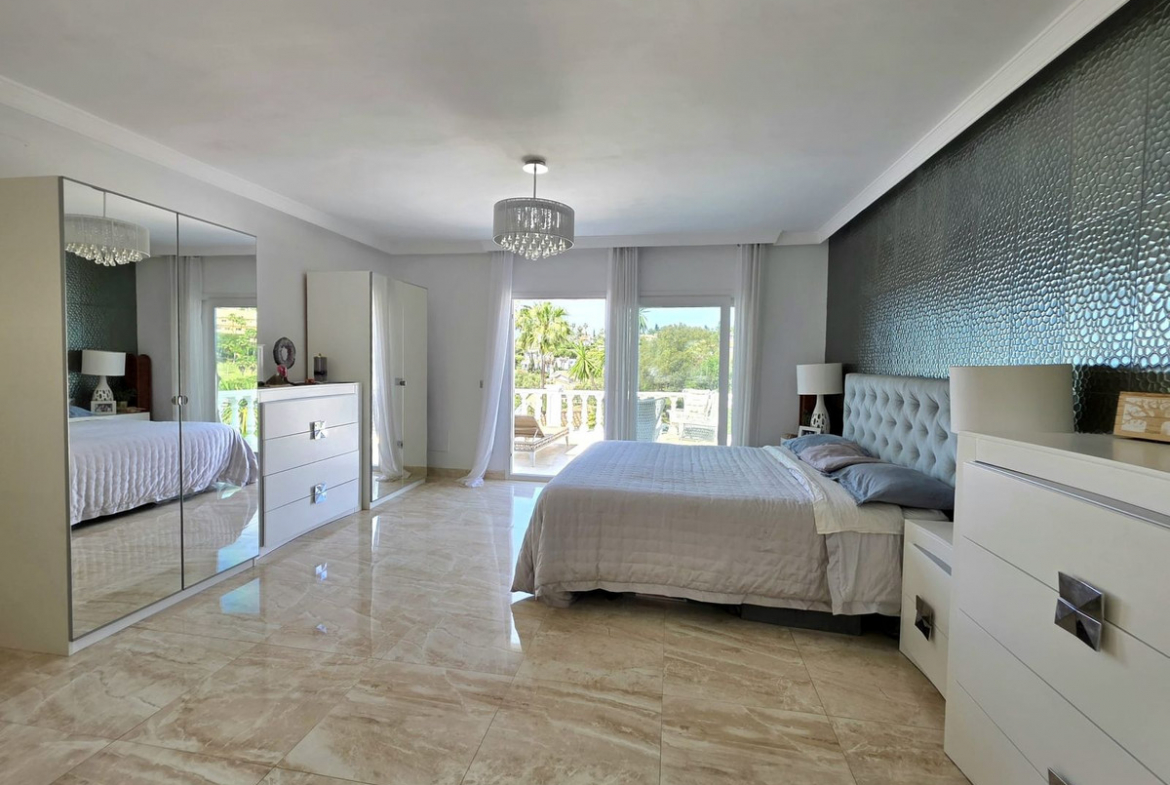 Elviria Marbella villa 5 Bedrooms