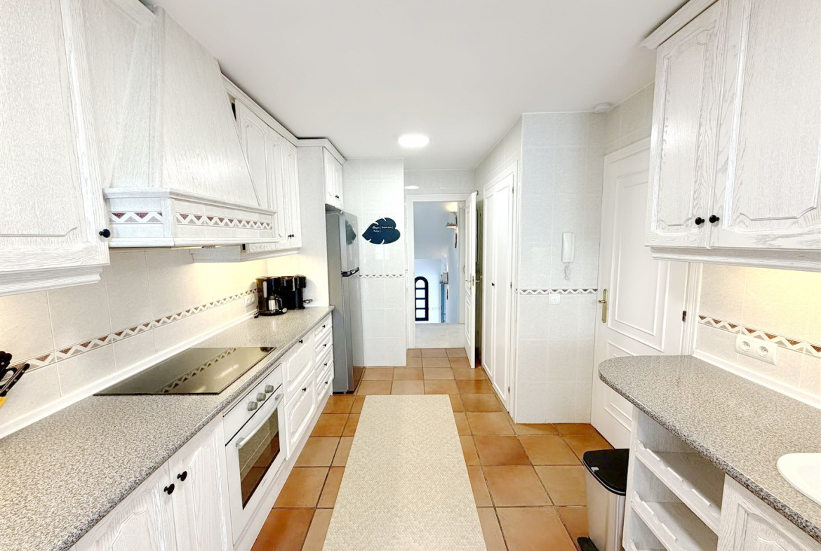Las Chapas Marbella villa 6 Bedrooms