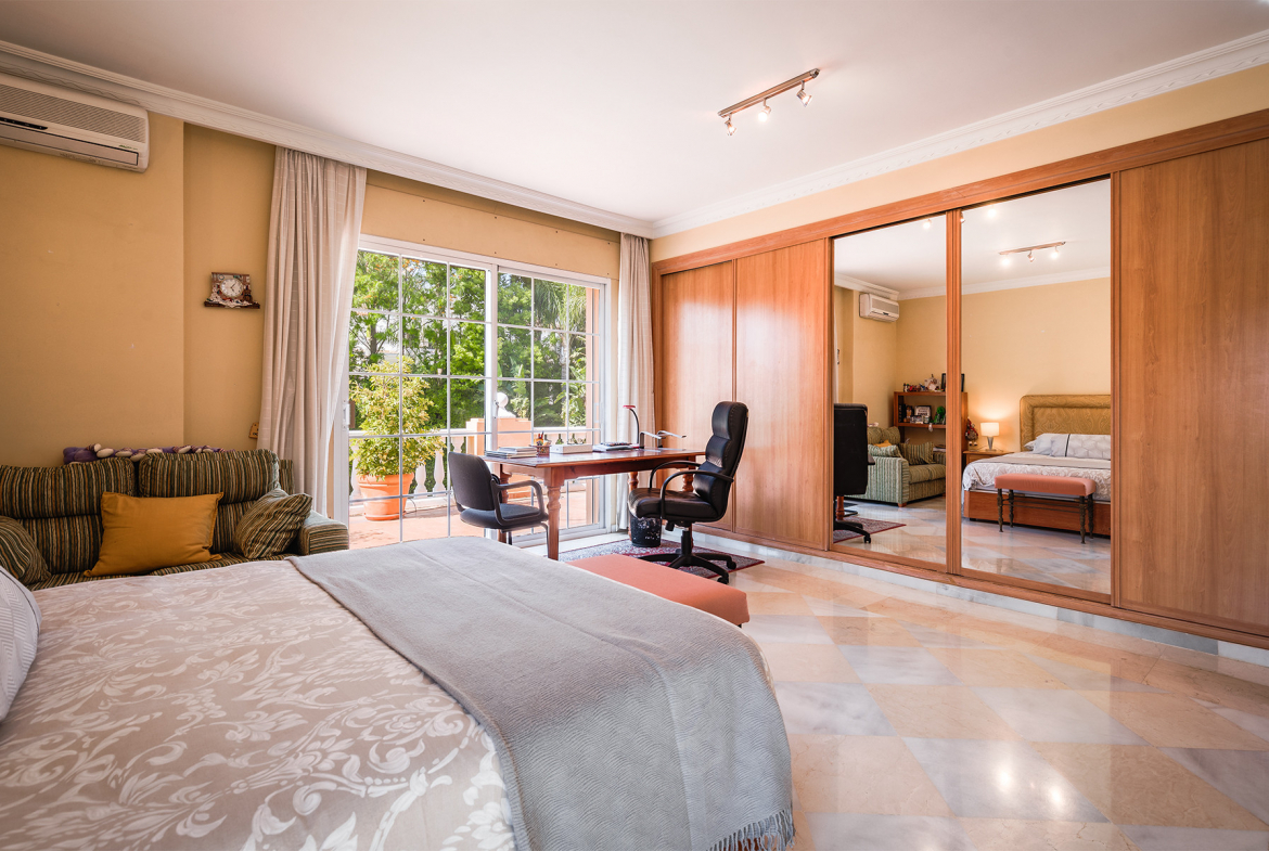 Nueva Andalucia Marbella villa 5 Bedrooms
