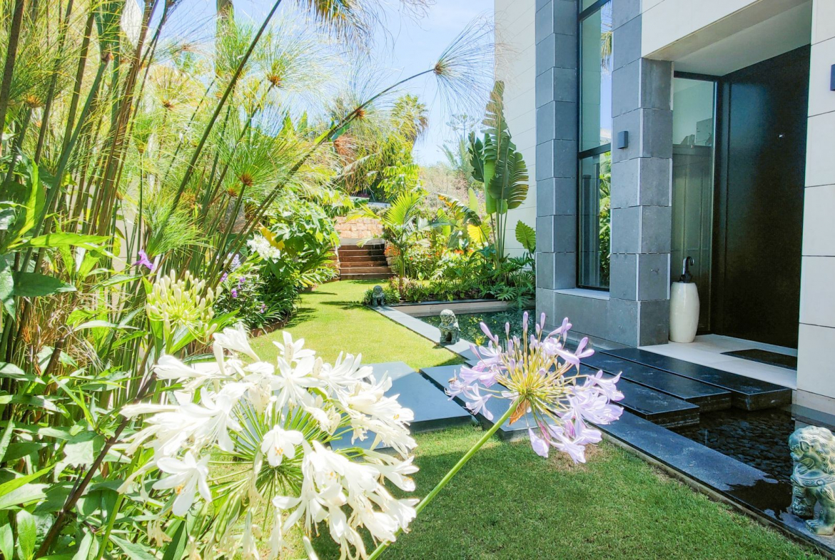 Nueva Andalucia Marbella villa 6 Bedrooms