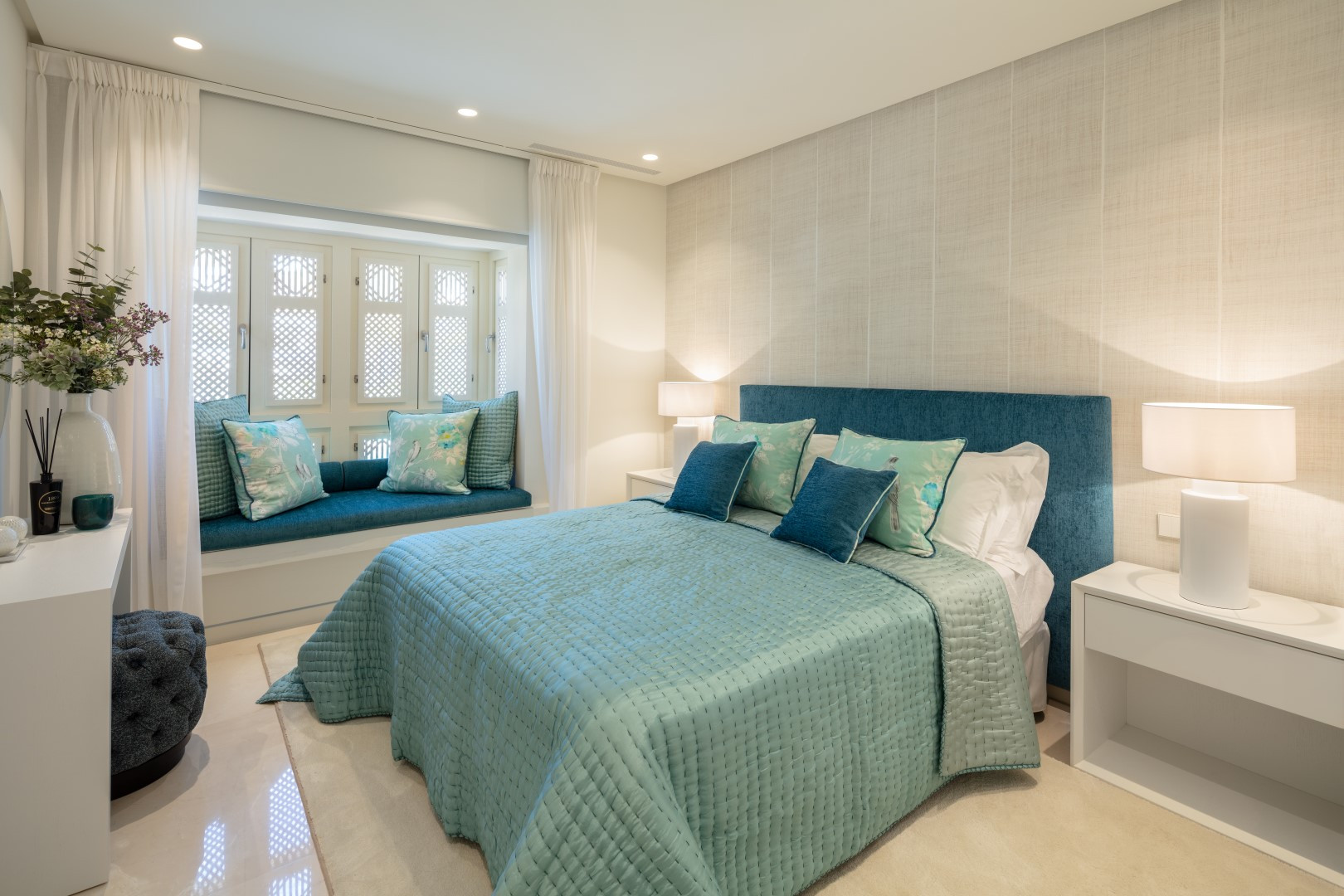luxo-estate-13 Beachfront Duplex Penthouse for Sale in Puente Romano
