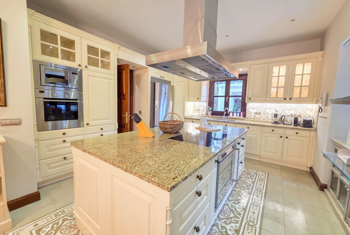 Marbella Golden Mile Marbella villa 5 Bedrooms