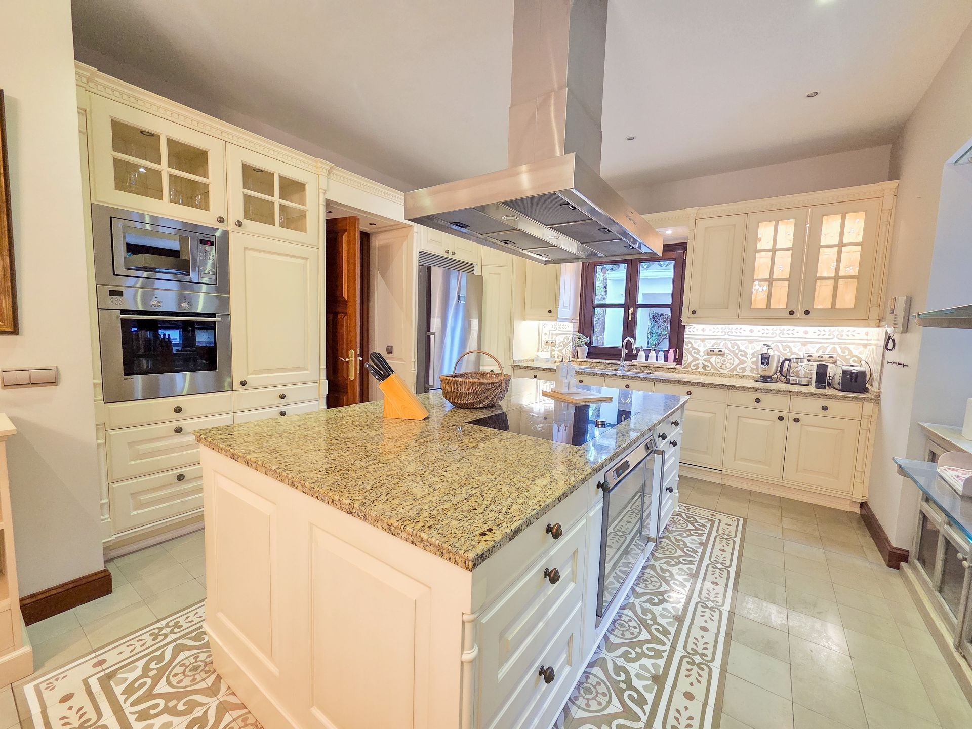 Marbella Golden Mile Marbella villa 5 Bedrooms