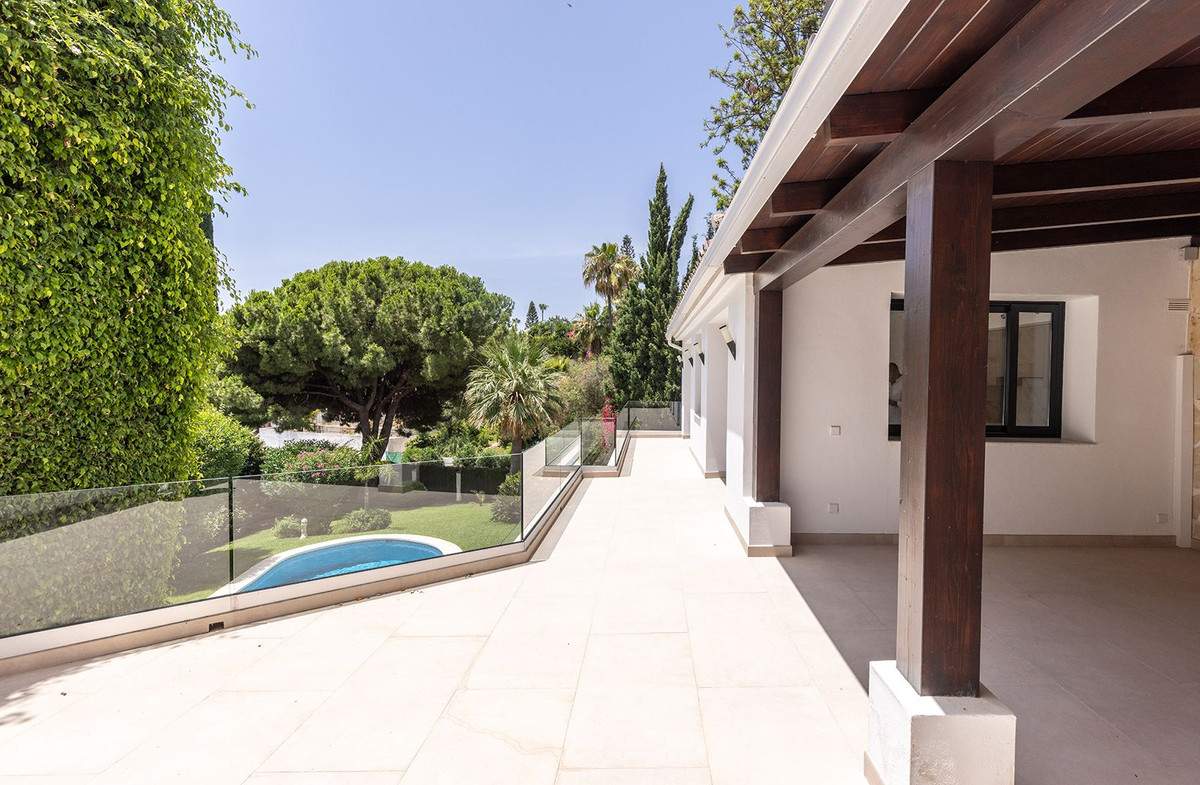 Las Chapas Marbella villa 4 Bedrooms
