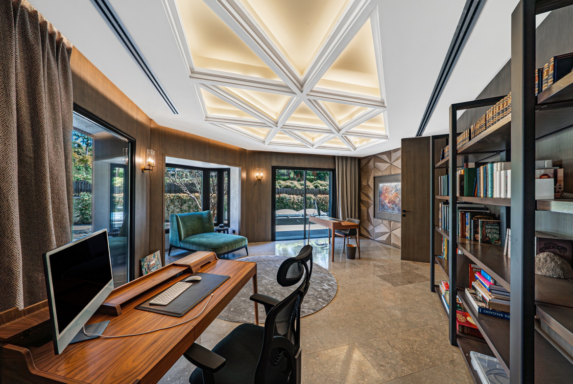 Luxury Frontline Golf Villa in Guadalmina Baja