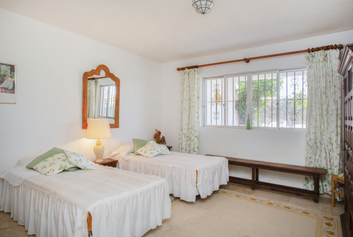 Guadalmina Baja San Pedro Alcantara villa 4 Bedrooms