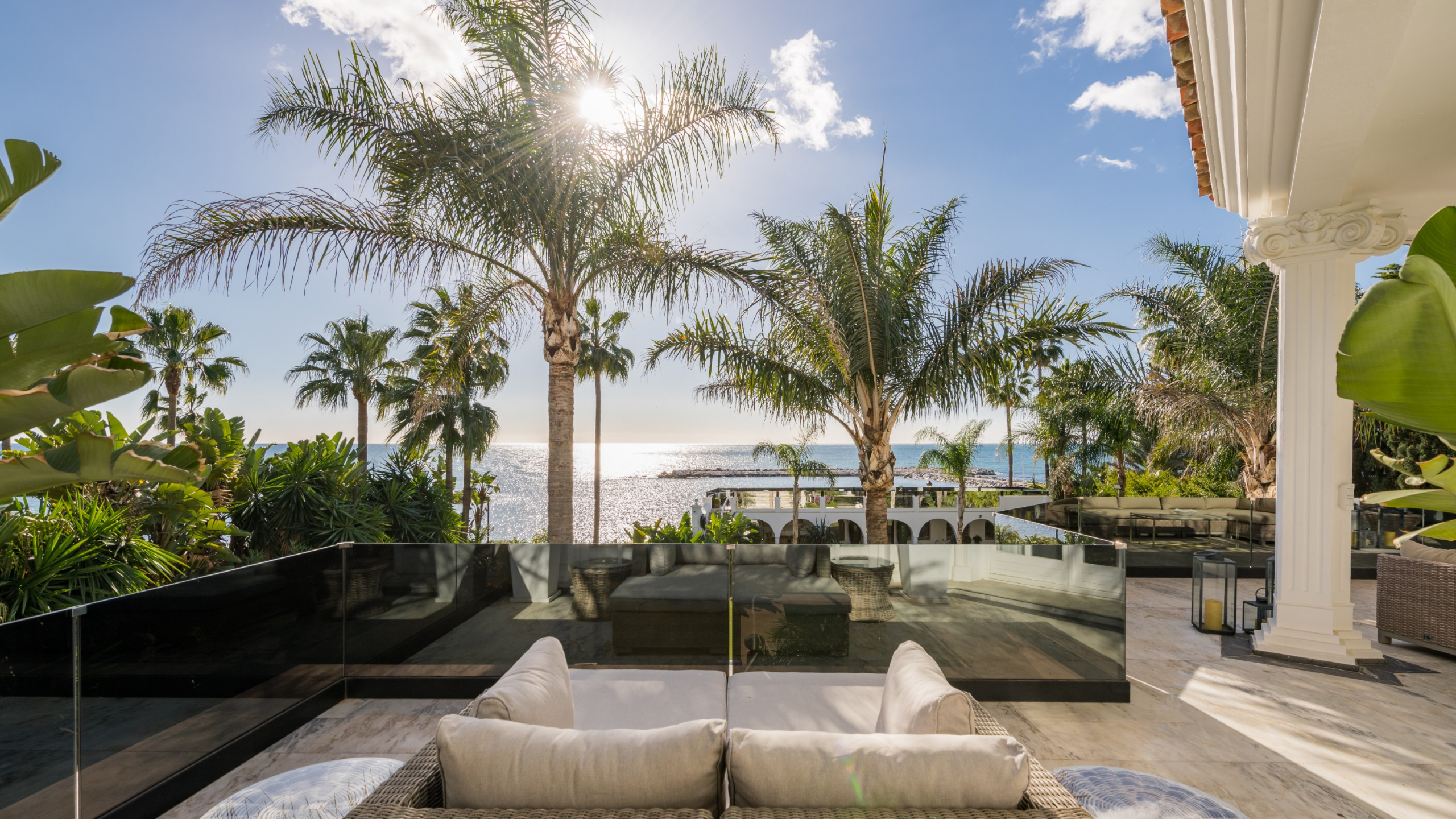 luxo-estate-13 Beachfront Mansion for Sale in Puerto Banús | Marbella