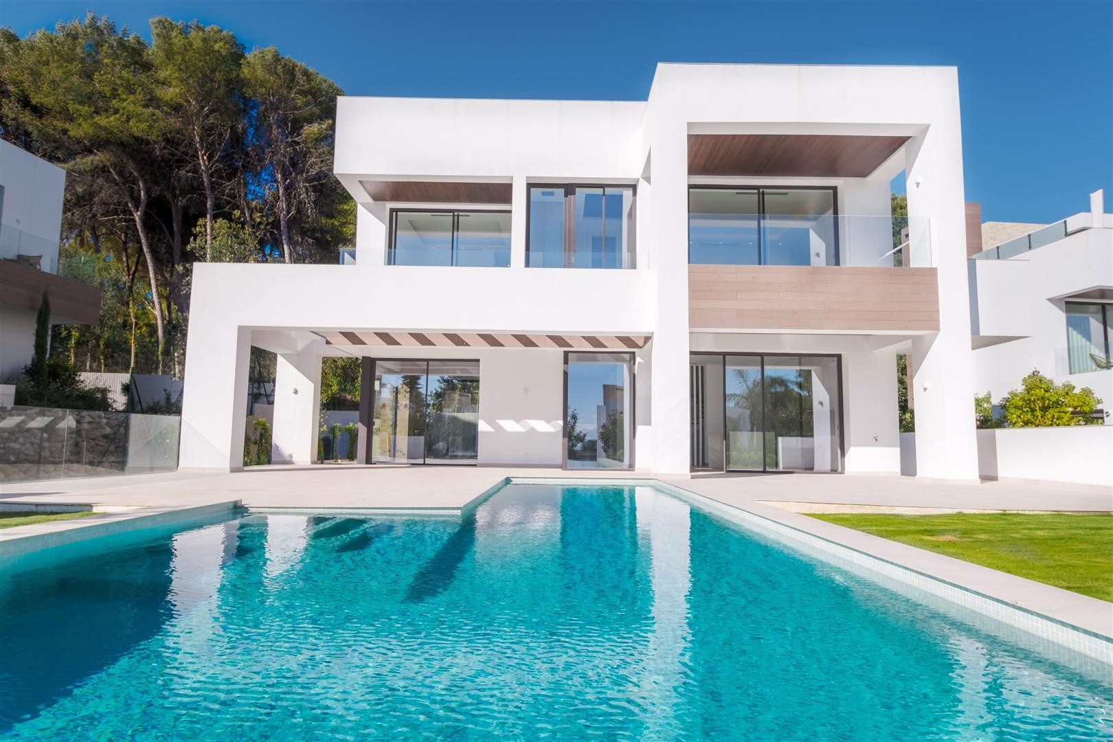 CP7352 Puerto Banus Marbella villa 4 Bedrooms