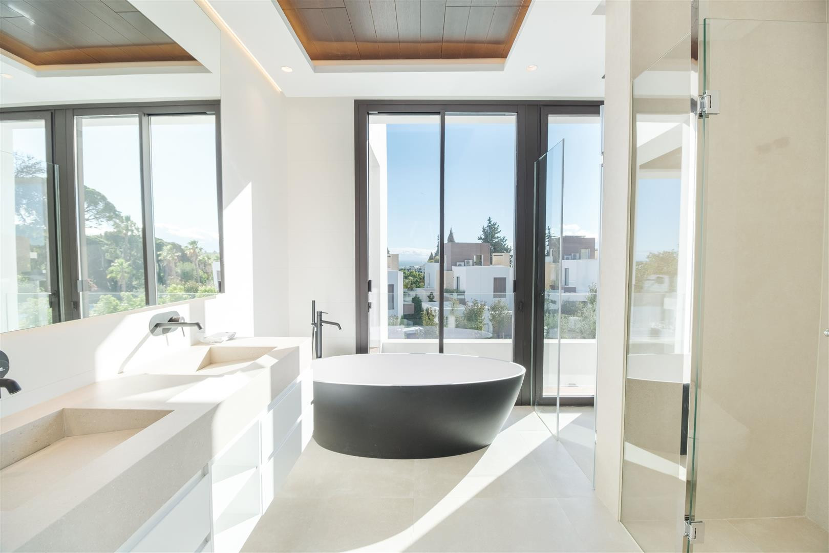 luxo-estate-14 Puerto Banus Marbella villa 4 Bedrooms