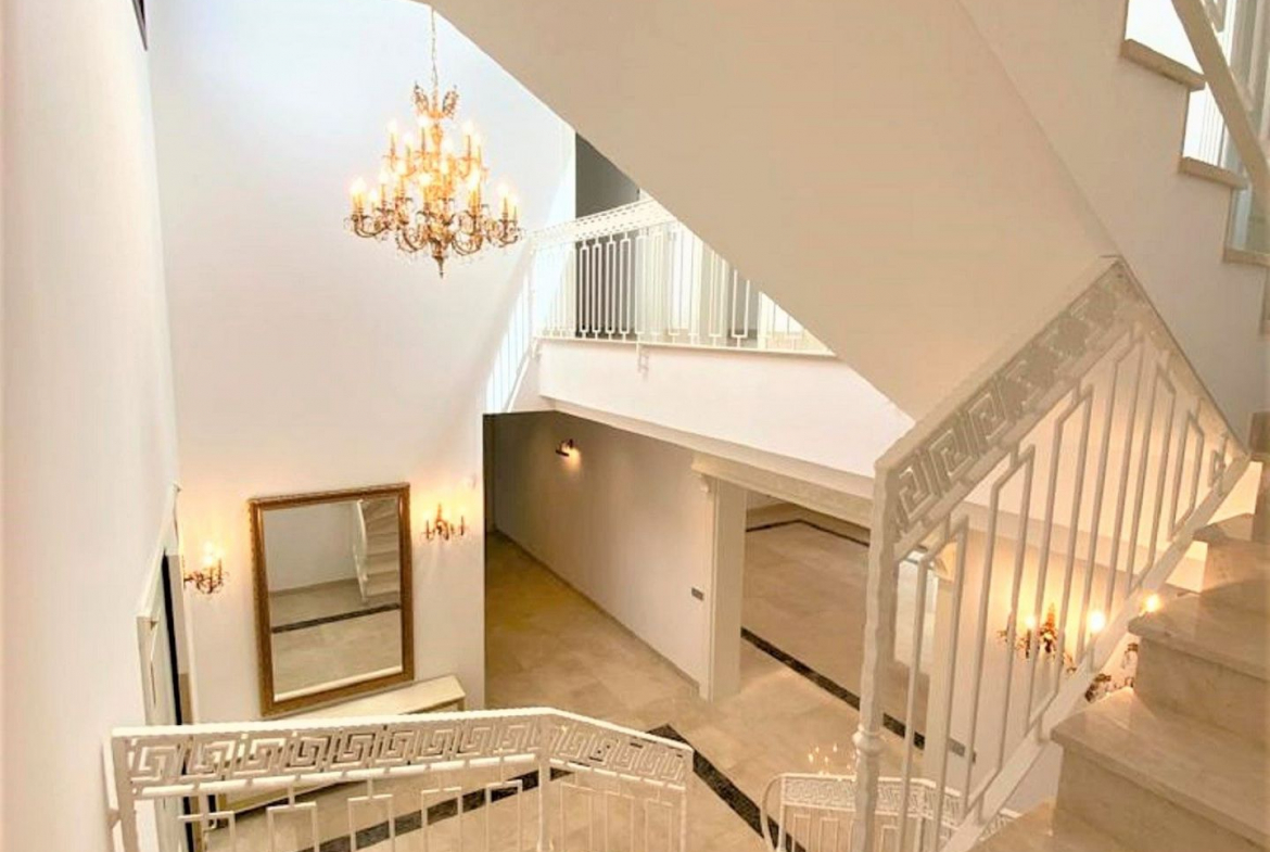 Estepona villa 6 Bedrooms