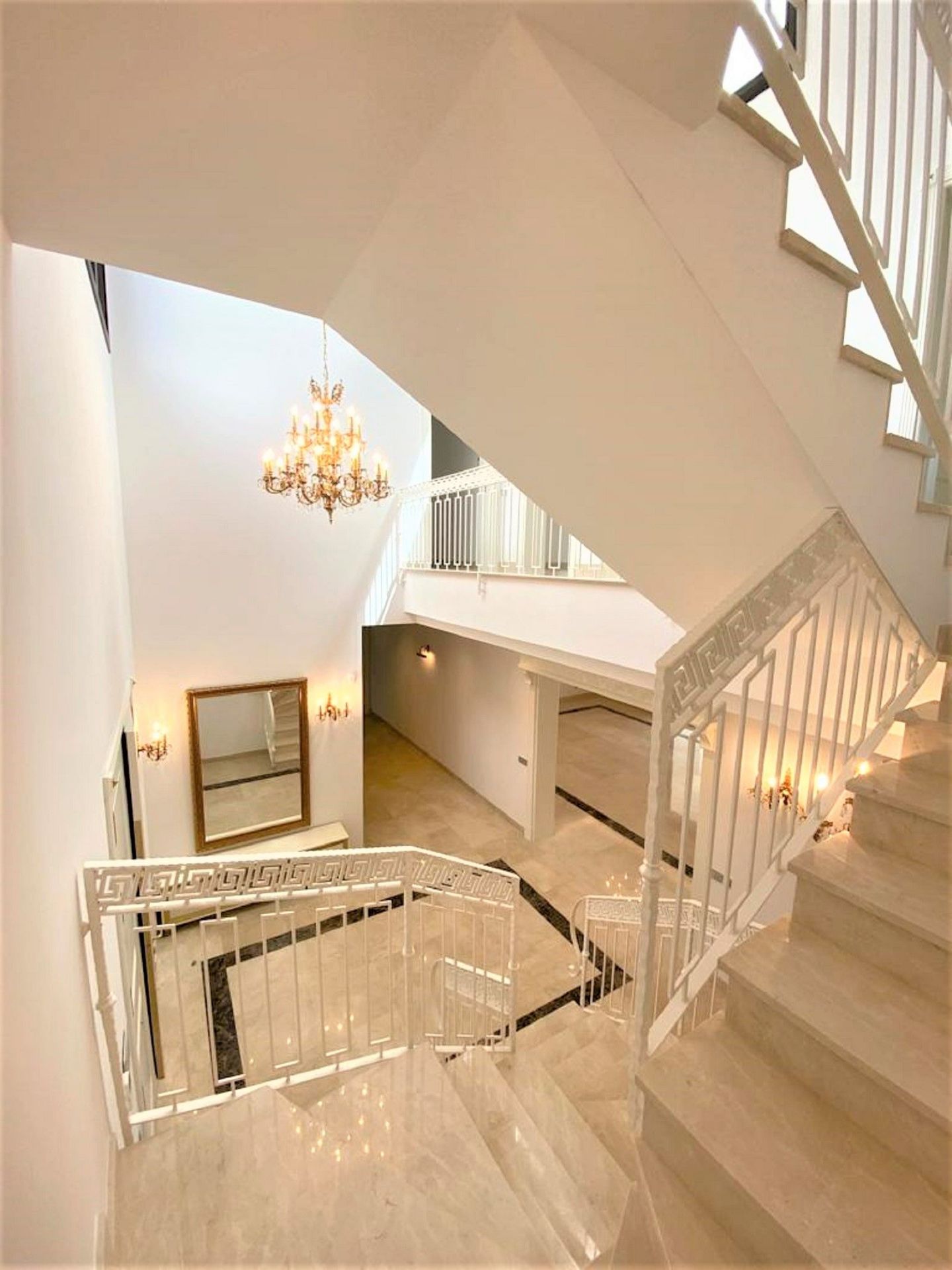 luxo-estate-14 Estepona villa 6 Bedrooms