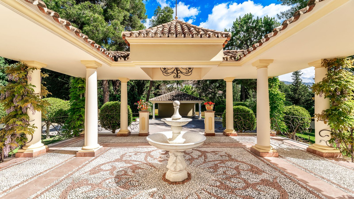 luxo-estate-14 Sierra Blanca Marbella villa 6 Bedrooms