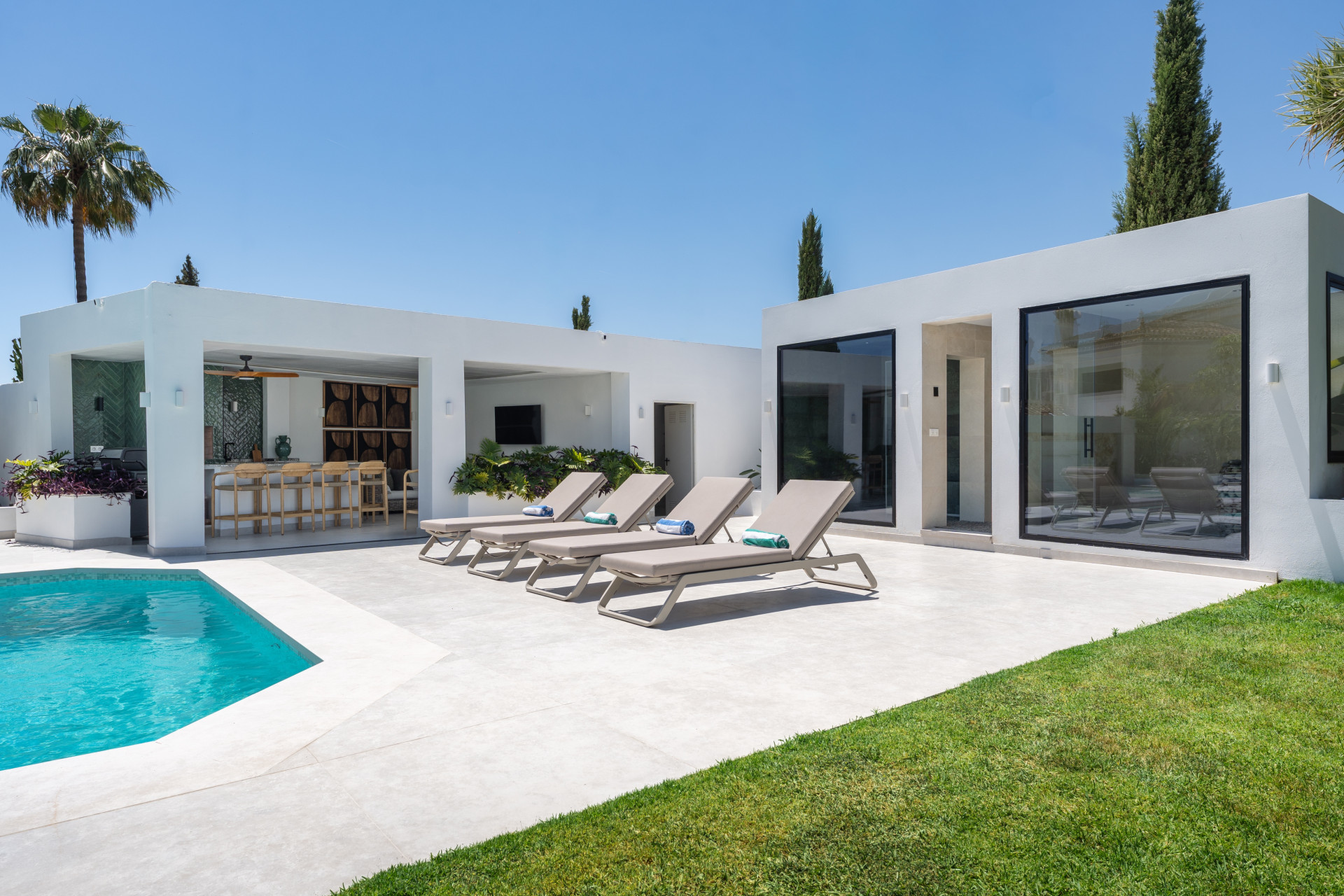 Estepona villa 6 Bedrooms