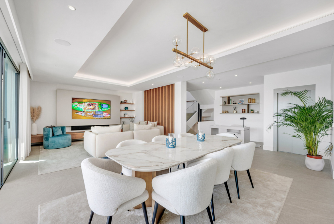 New Golden Mile Estepona villa 6 Bedrooms