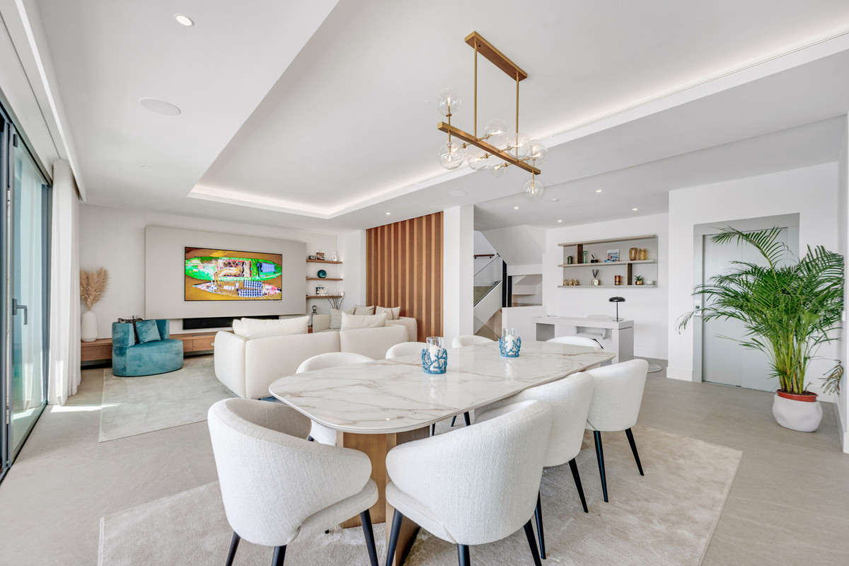 New Golden Mile Estepona villa 6 Bedrooms