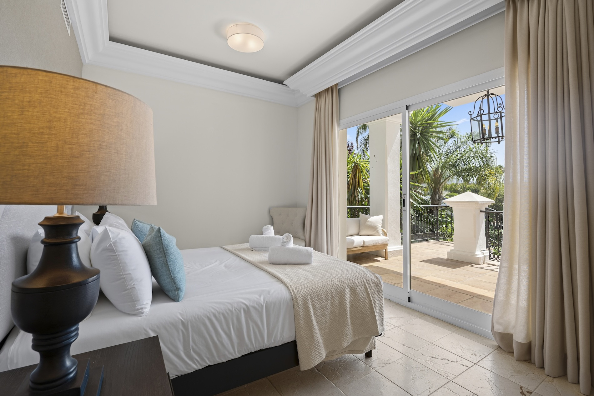 luxo-estate-14 La Quinta Benahavis villa 8 Bedrooms