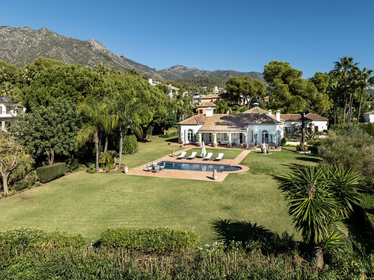 luxo-estate-14 Marbella Golden Mile Marbella villa 7 Bedrooms