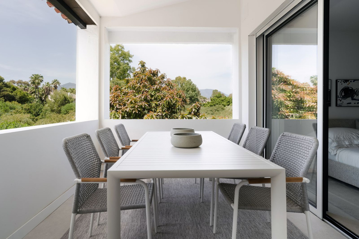 luxo-estate-14 Puerto Banus Marbella penthouse 3 Bedrooms