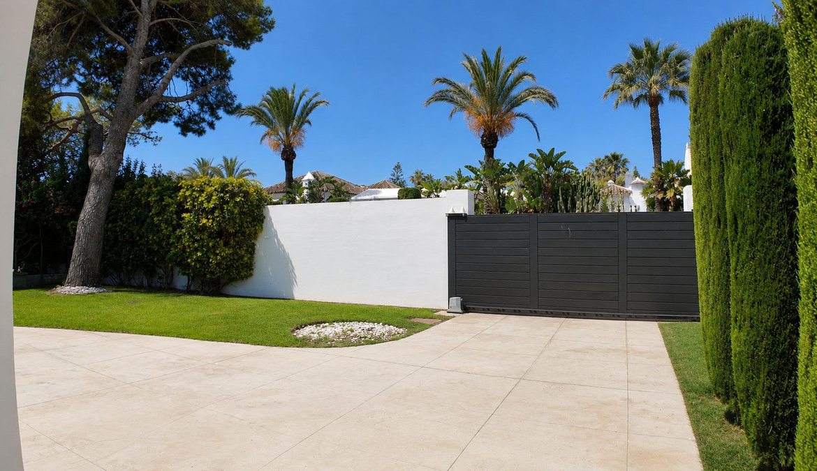 Guadalmina Baja San Pedro Alcantara villa 6 Bedrooms