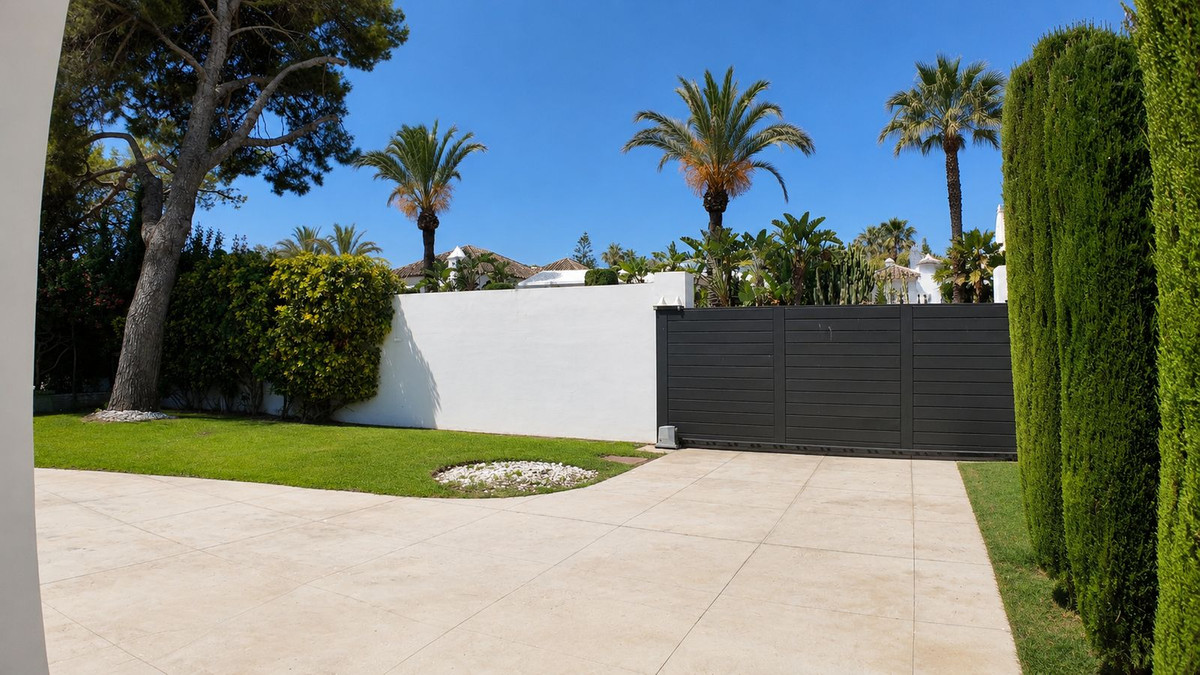 Guadalmina Baja San Pedro Alcantara villa 6 Bedrooms