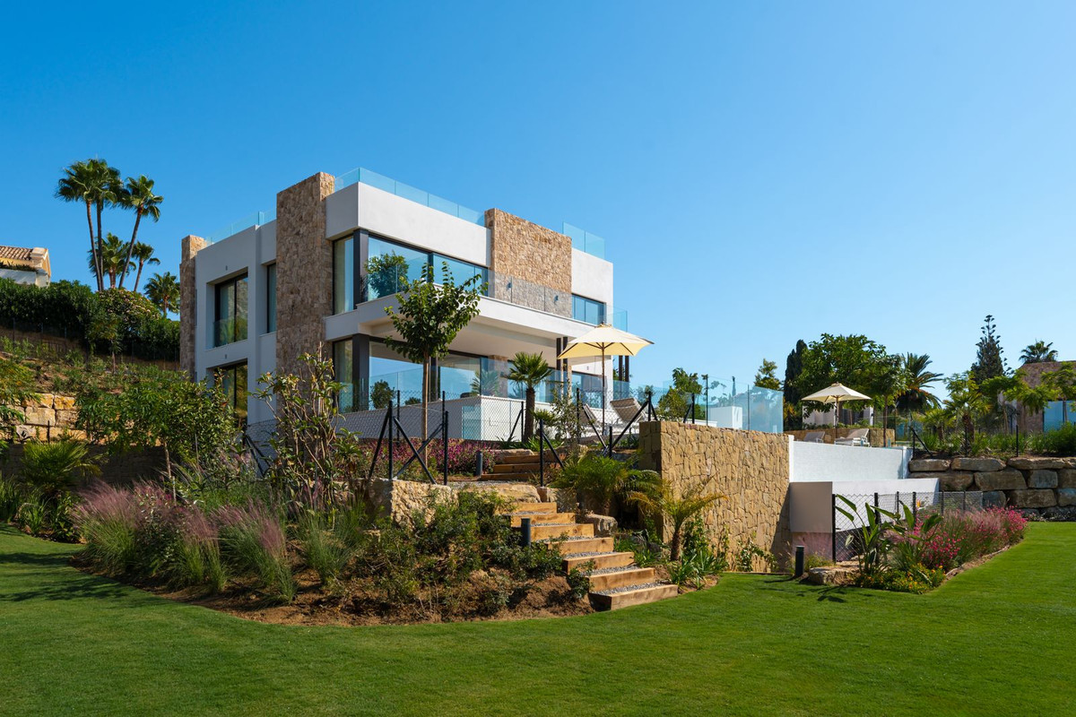 luxo-estate-14 Marbella Golden Mile Marbella villa 5 Bedrooms