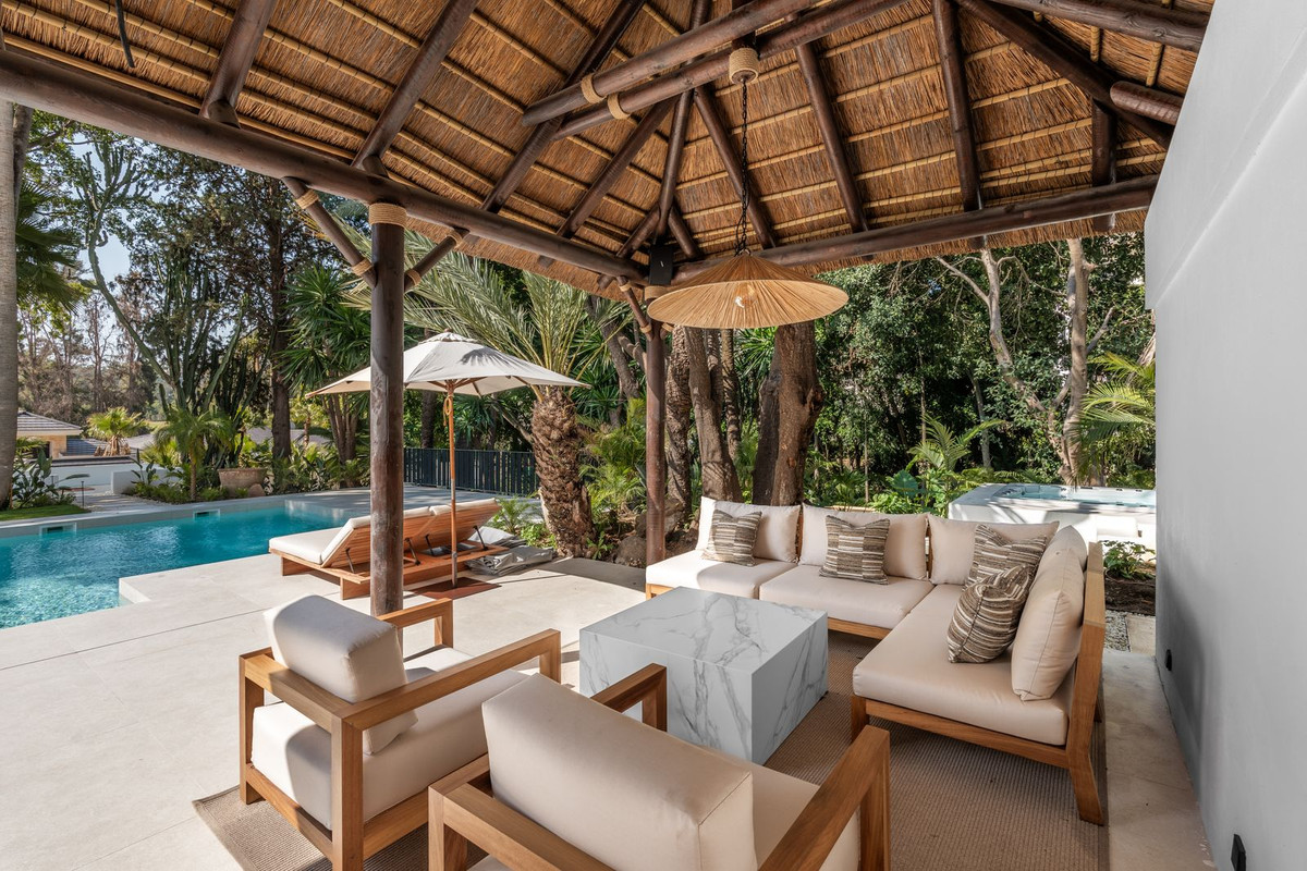 luxo-estate-14 Nueva Andalucia Marbella villa 5 Bedrooms