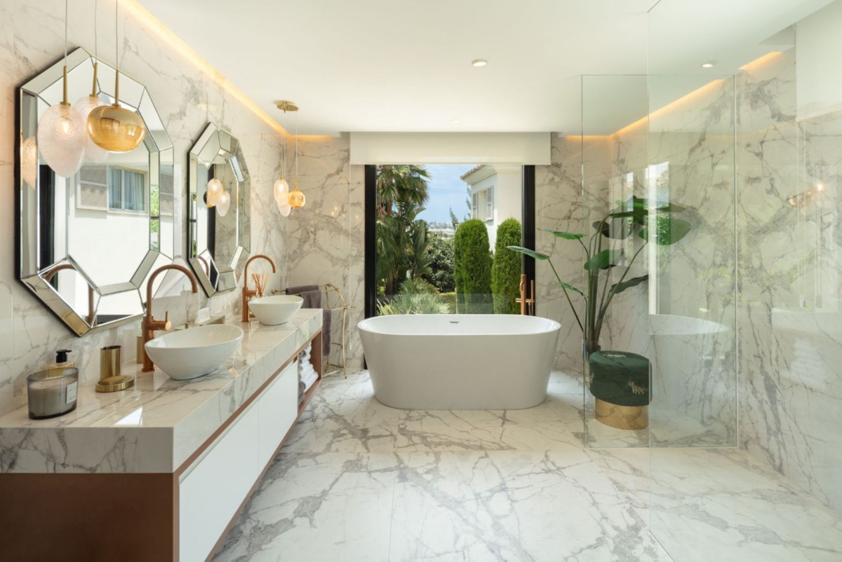 luxo-estate-14 Nueva Andalucia Marbella villa 6 Bedrooms