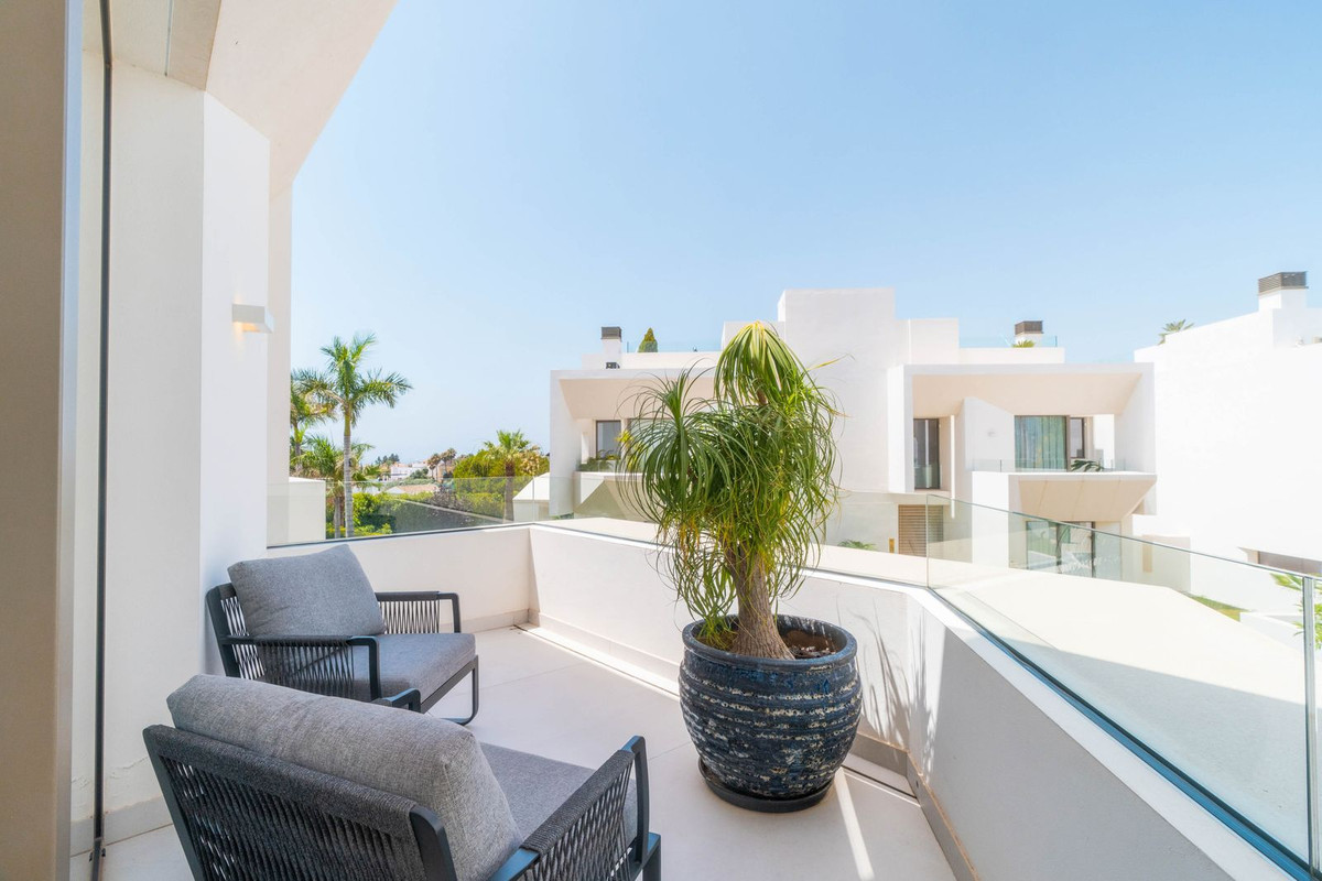 Nueva Andalucia Marbella villa 3 Bedrooms