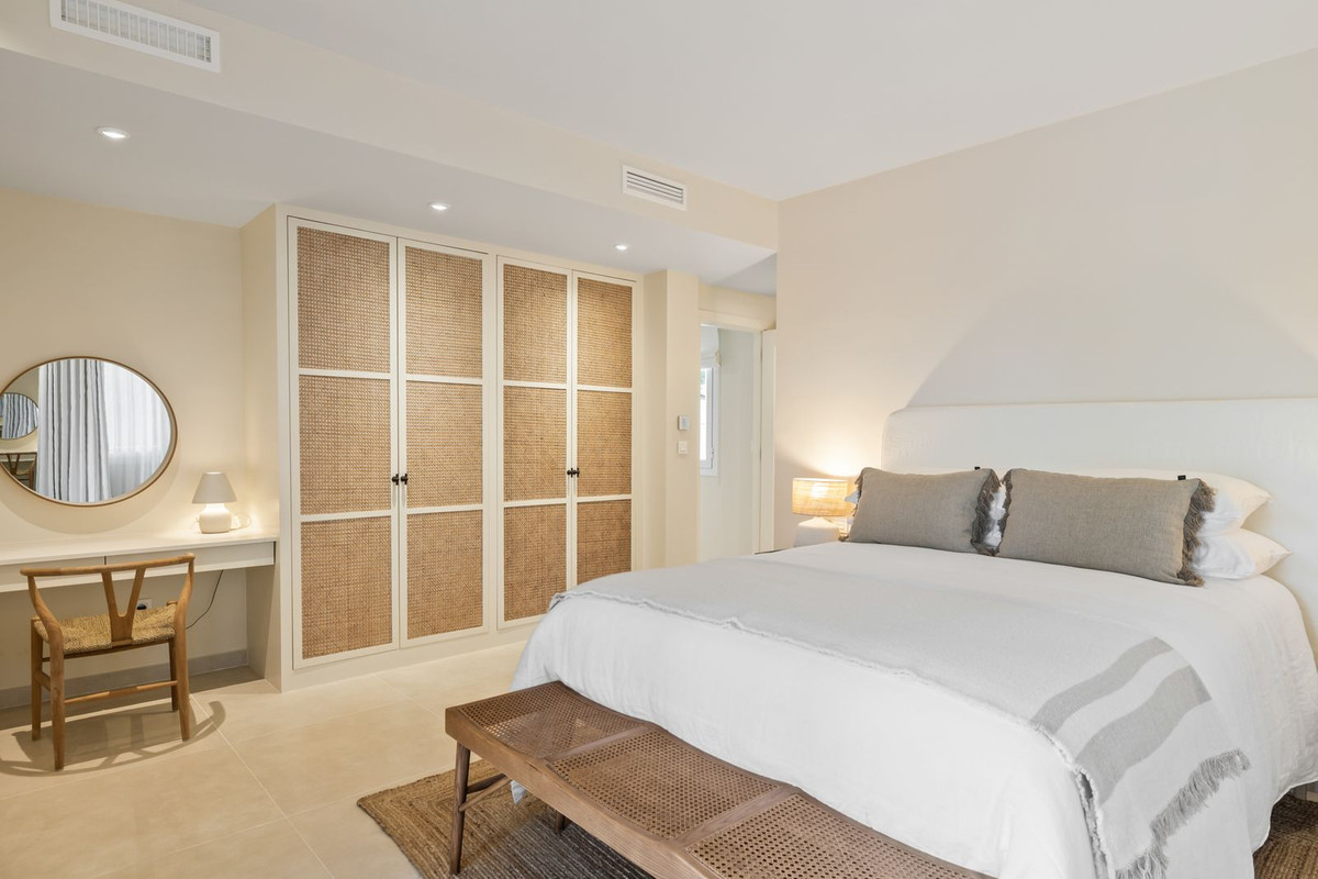 luxo-estate-14 Las Chapas Marbella villa 3 Bedrooms