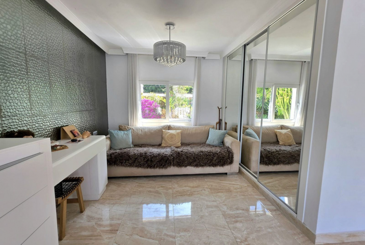 Elviria Marbella villa 5 Bedrooms