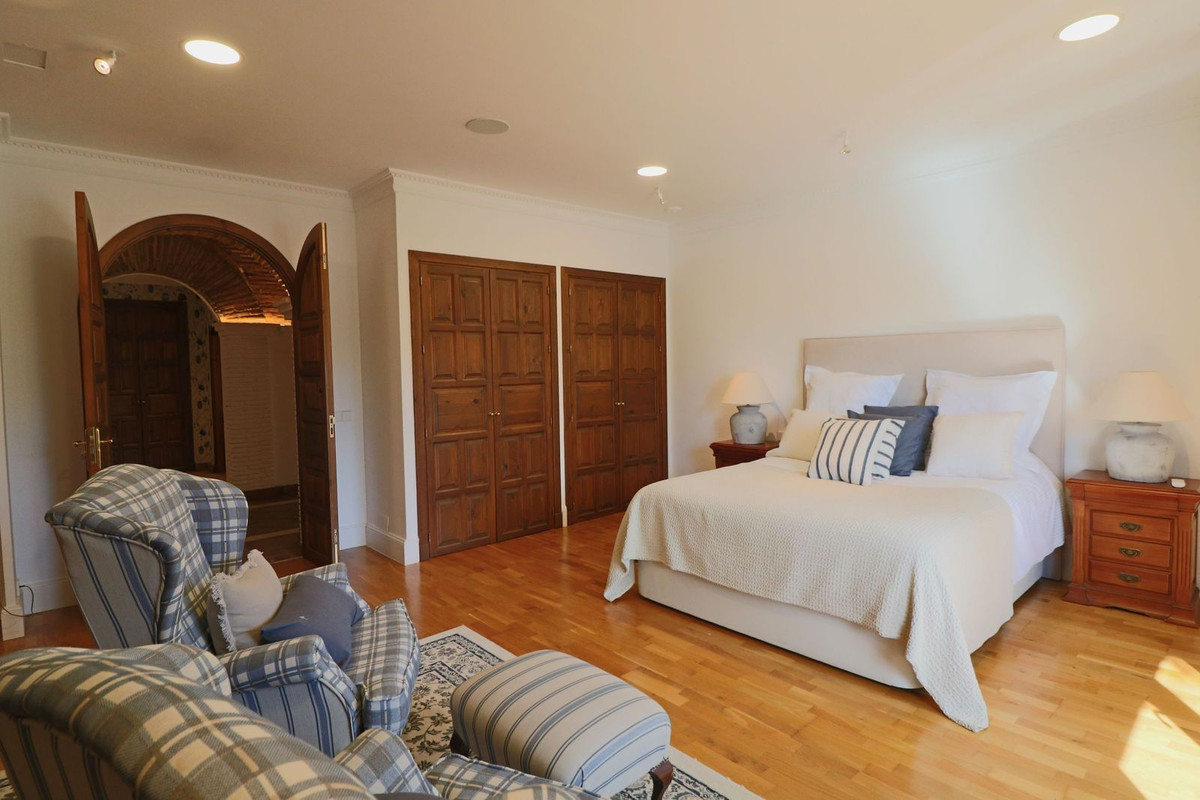 luxo-estate-14 La Mairena Marbella country-house 7 Bedrooms