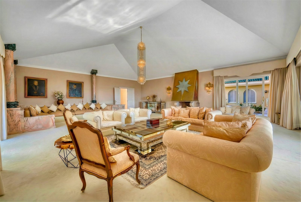 luxo-estate-14 Rio Real Marbella villa 10 Bedrooms