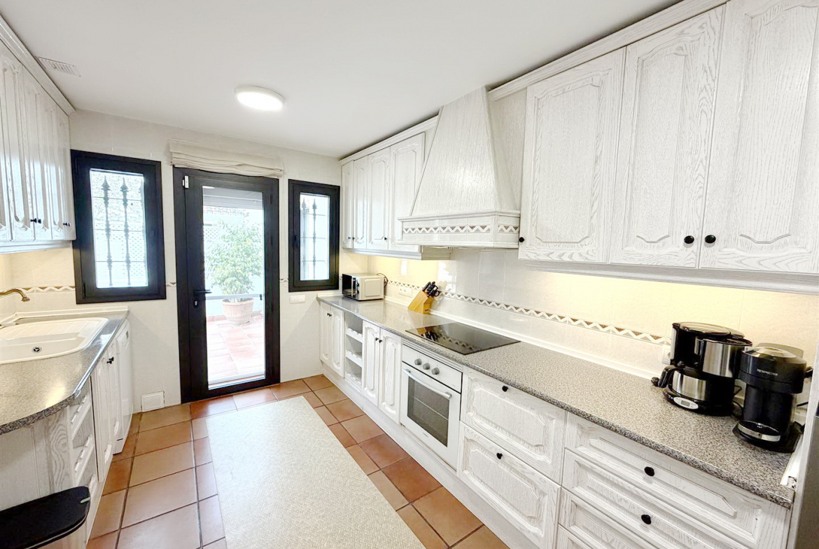 Las Chapas Marbella villa 6 Bedrooms