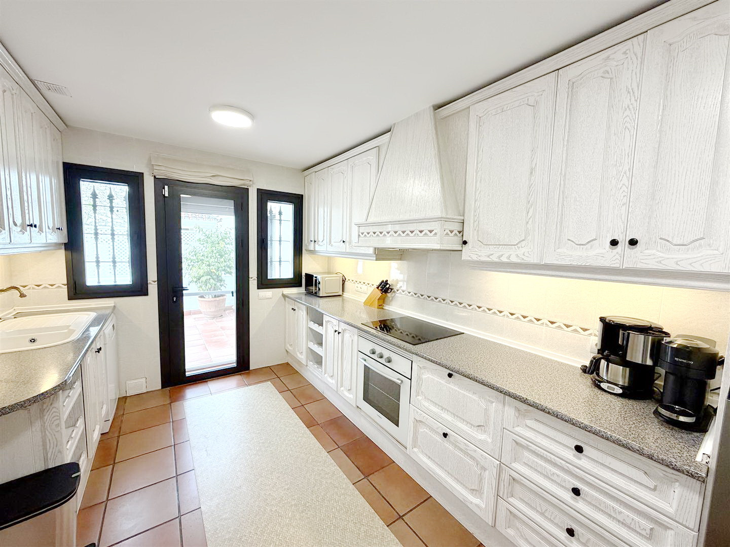 luxo-estate-14 Las Chapas Marbella villa 6 Bedrooms