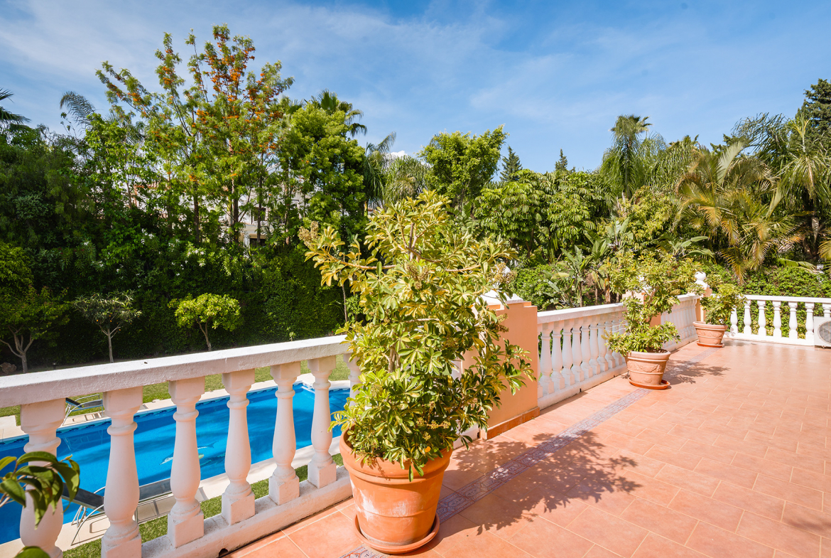 Nueva Andalucia Marbella villa 5 Bedrooms