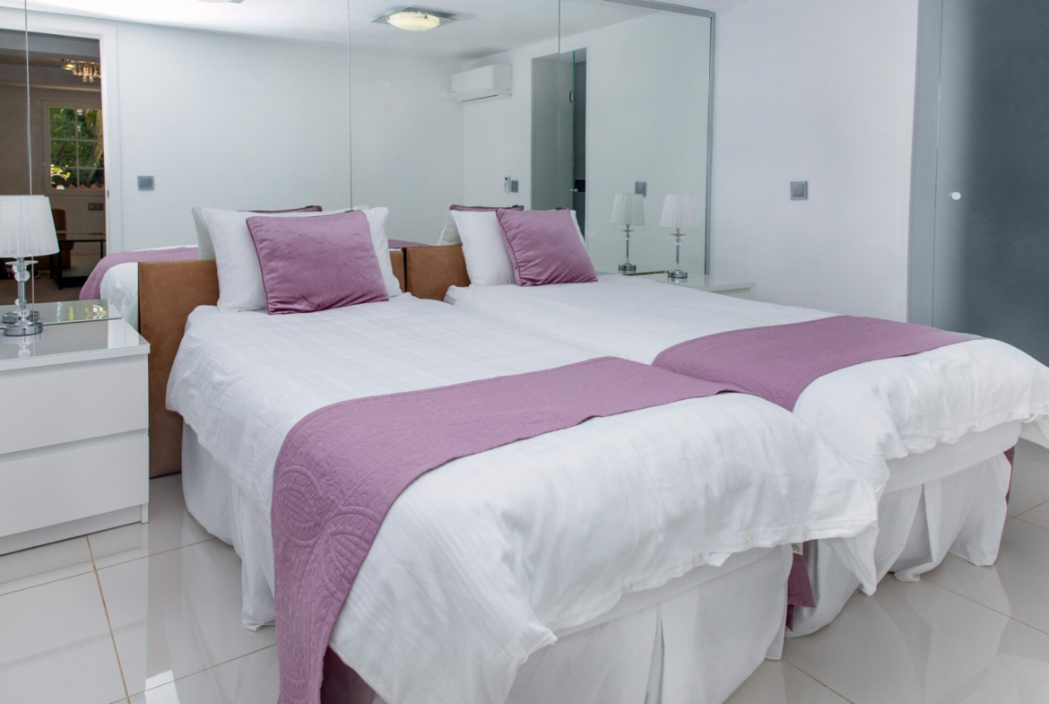 Elviria Marbella villa 8 Bedrooms
