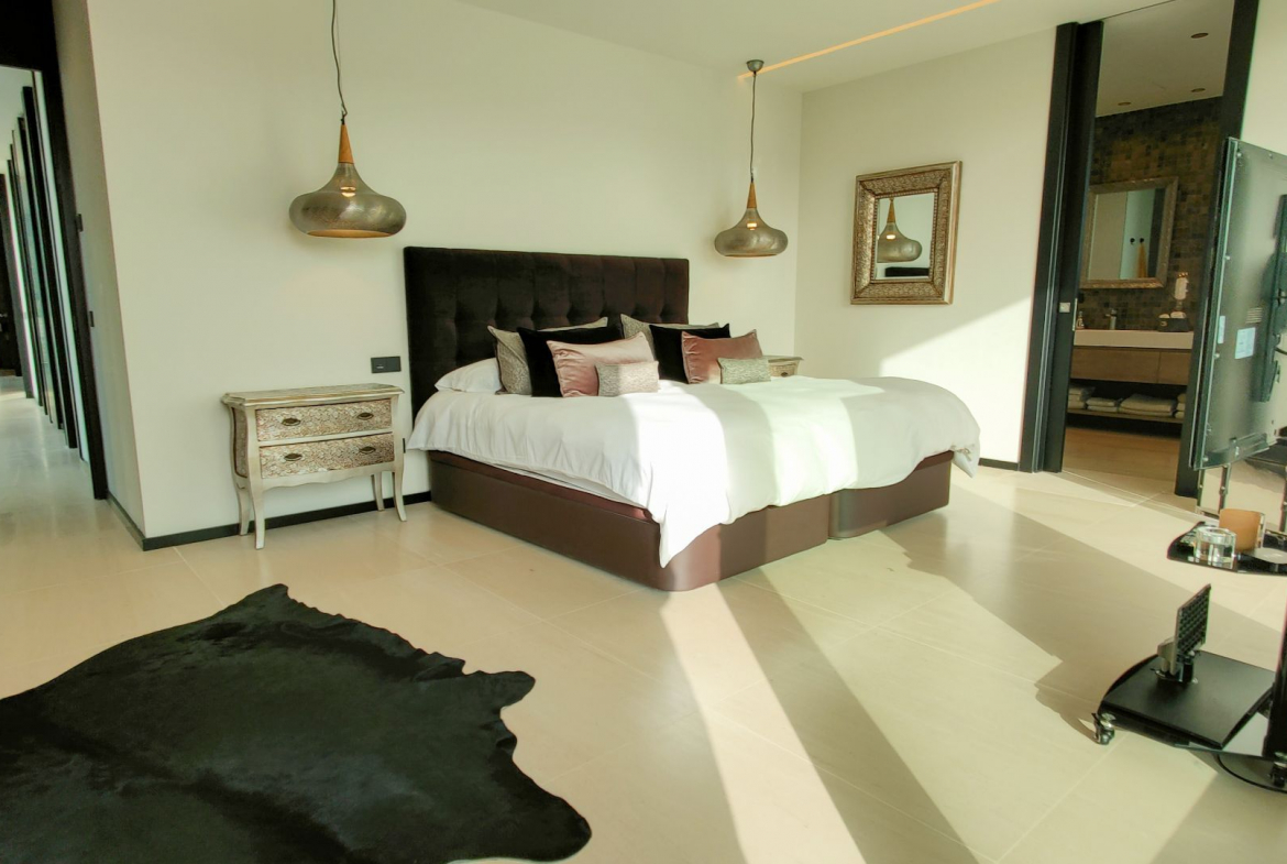 Nueva Andalucia Marbella villa 6 Bedrooms