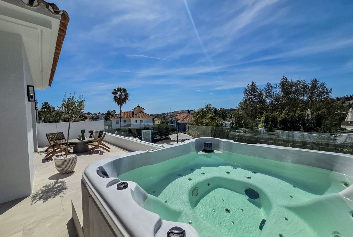 Nueva Andalucia Marbella villa 5 Bedrooms