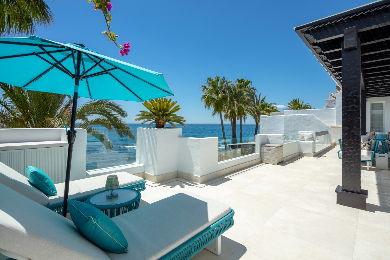 luxo-estate-14 Beachfront Duplex Penthouse for Sale in Puente Romano