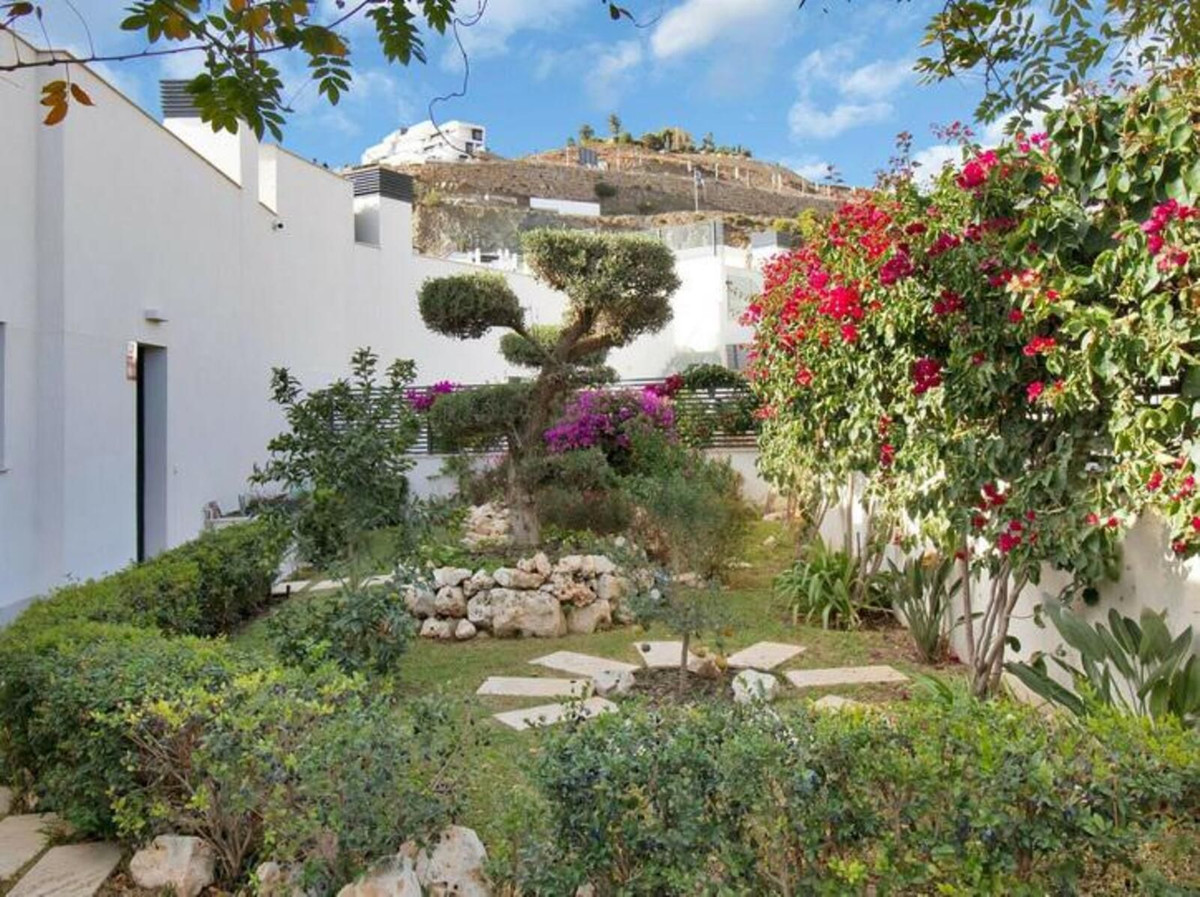 luxo-estate-14 La Quinta Benahavis penthouse 3 Bedrooms
