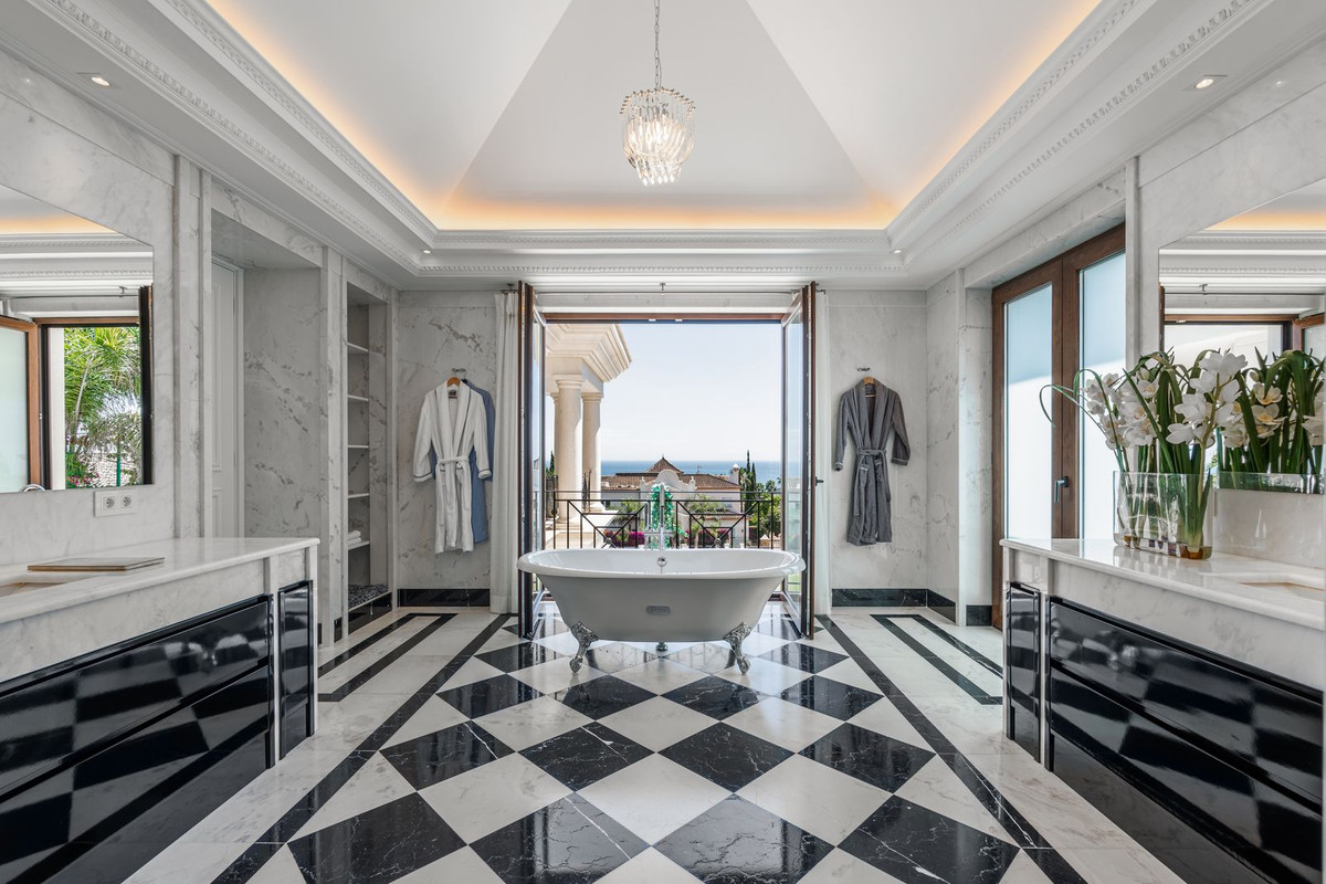 luxo-estate-14 Marbella Golden Mile Marbella villa 8 Bedrooms