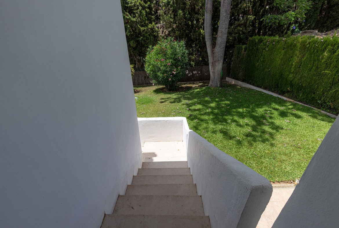 Las Chapas Marbella villa 4 Bedrooms