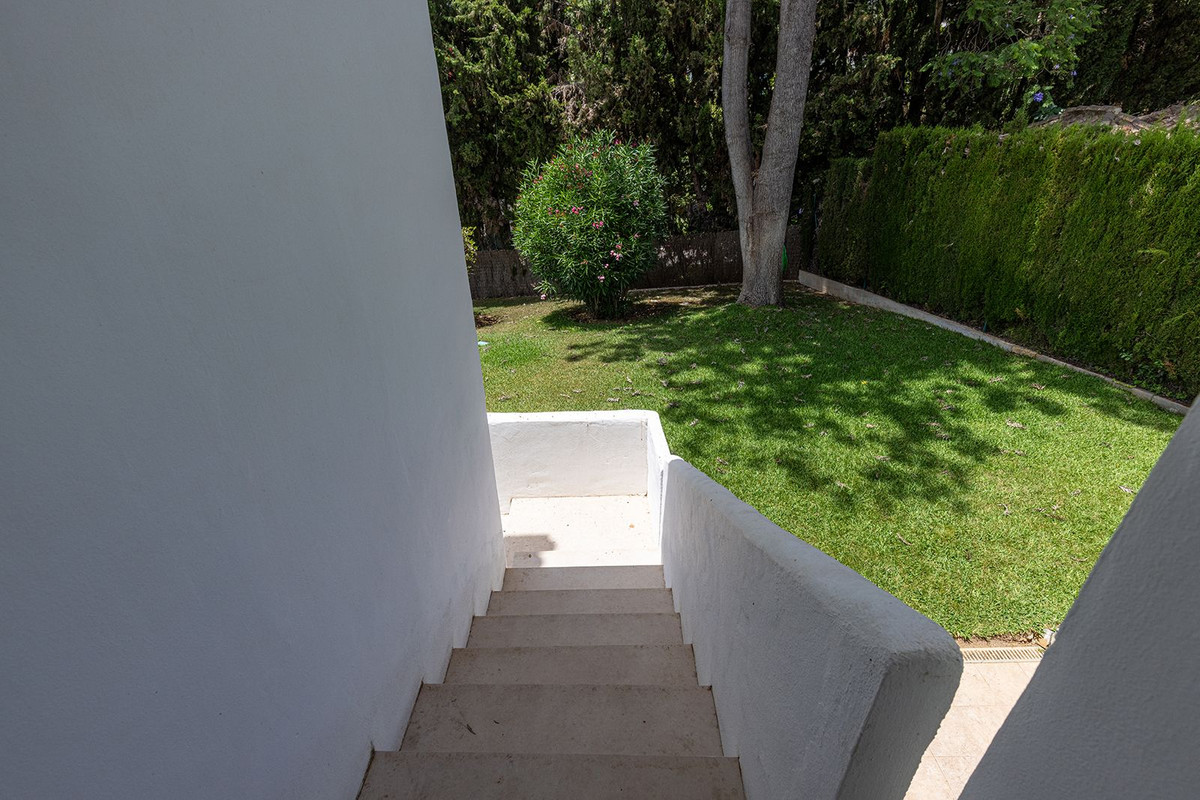 Las Chapas Marbella villa 4 Bedrooms