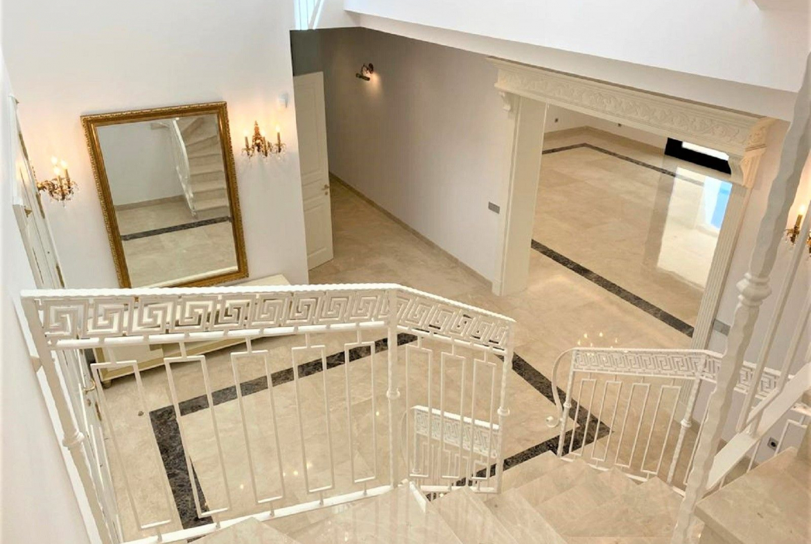 Estepona villa 6 Bedrooms