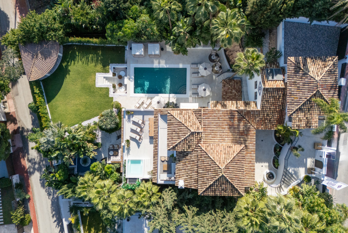 Nueva Andalucia Marbella villa 6 Bedrooms
