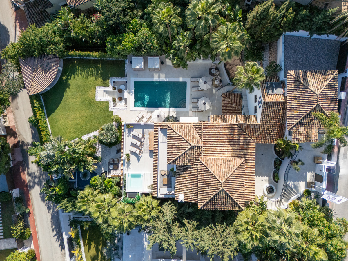 Nueva Andalucia Marbella villa 6 Bedrooms