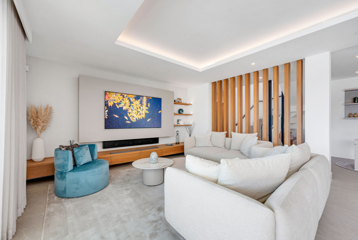 New Golden Mile Estepona villa 6 Bedrooms