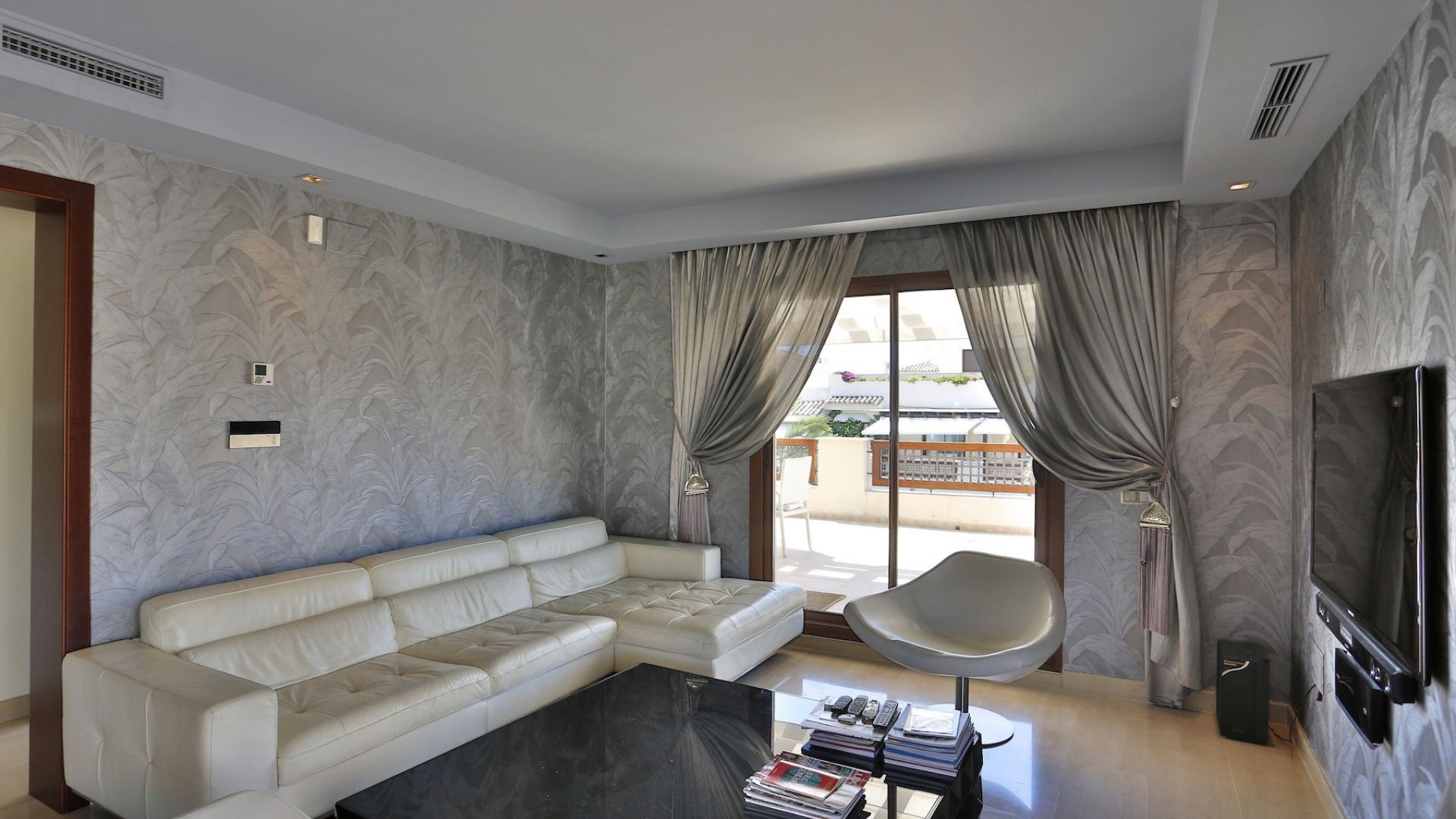 Nueva Andalucia Marbella penthouse 2 Bedrooms