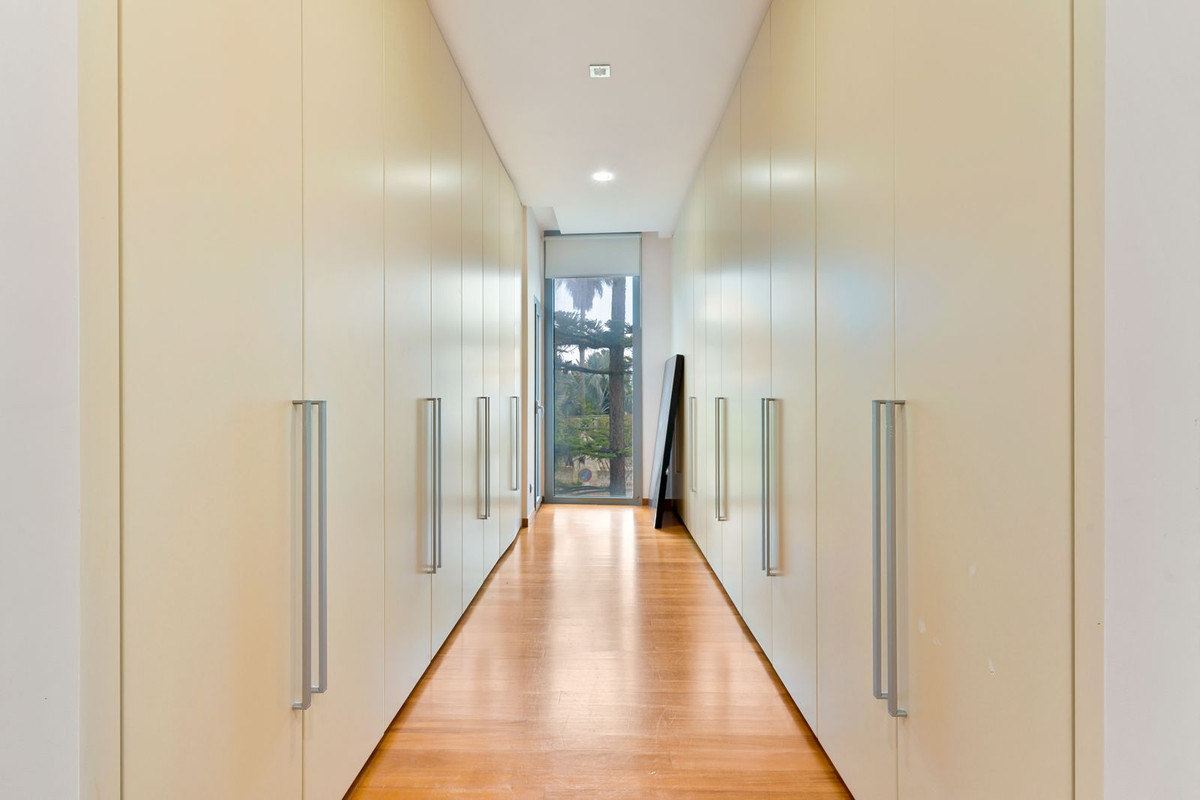 luxo-estate-15 Sierra Blanca Marbella townhouse 4 Bedrooms