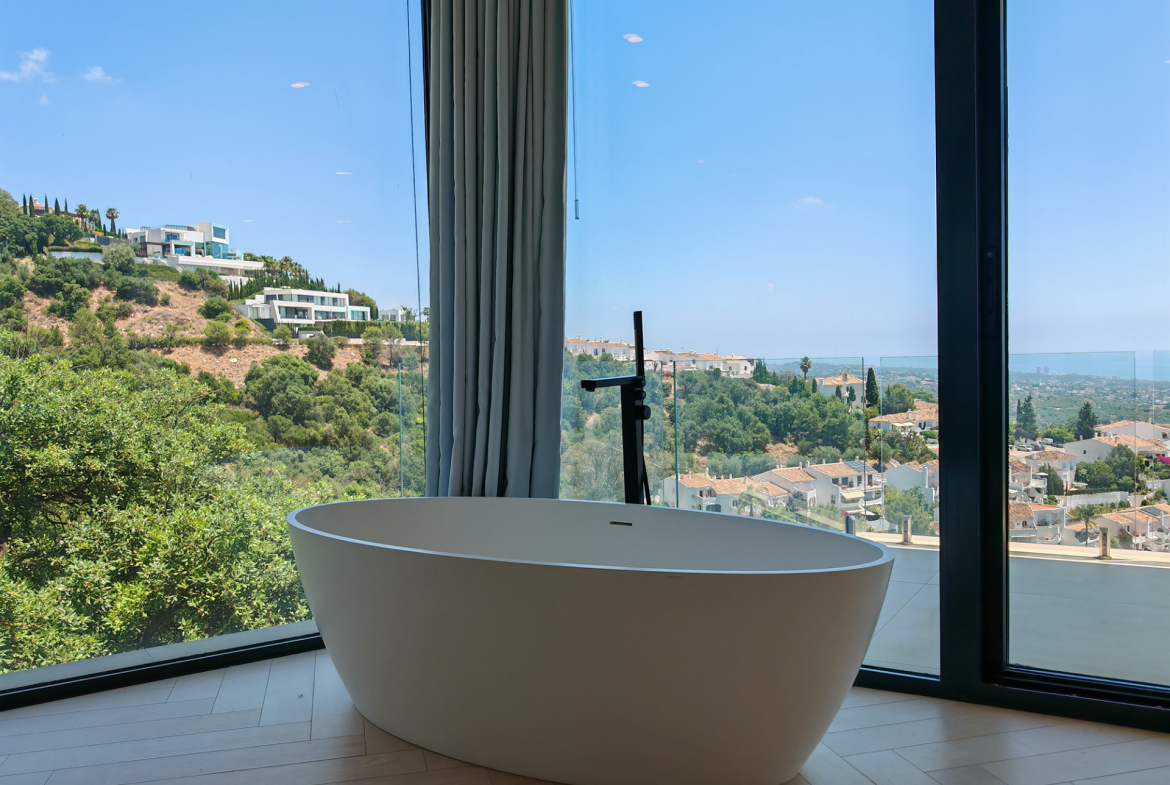 Los Monteros Marbella villa 4 Bedrooms